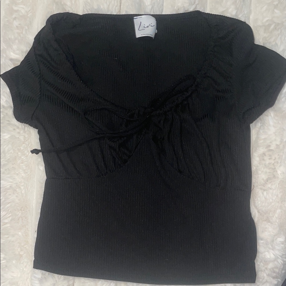 Black crop Top
Never worn 
Medium no flaws
NOT SKIMS